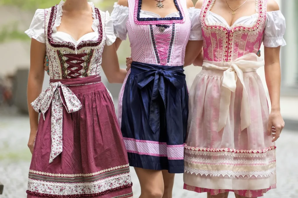 Dirndlschleife Bedeutung – links, rechts, hinten und mittig erklärt