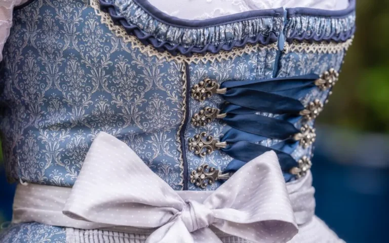 Dirndlschleife Bedeutung – links, rechts, hinten und mittig erklärt