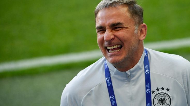 Stefan Kuntz beim HSV Rolle, Verantwortung & Gehalt