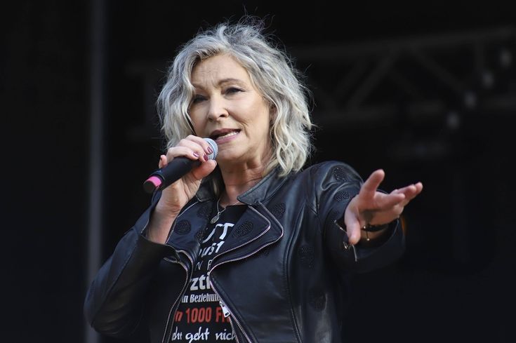 Wer ist Claudia Jung