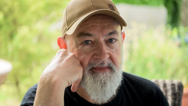 Gerd Knebel, bekannt aus dem Comedy-Duo Badesalz, bei einem Bühnenauftritt